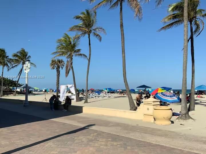 HOLLYWOOD BEACH - Residential Income