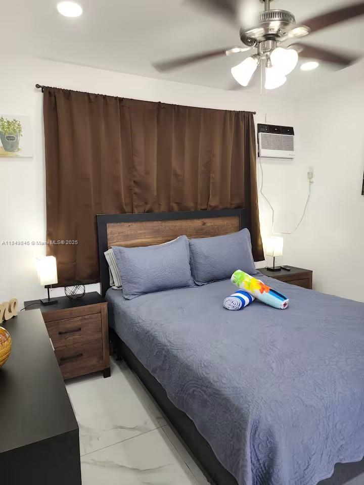 HOLLYWOOD BEACH - Residential Income