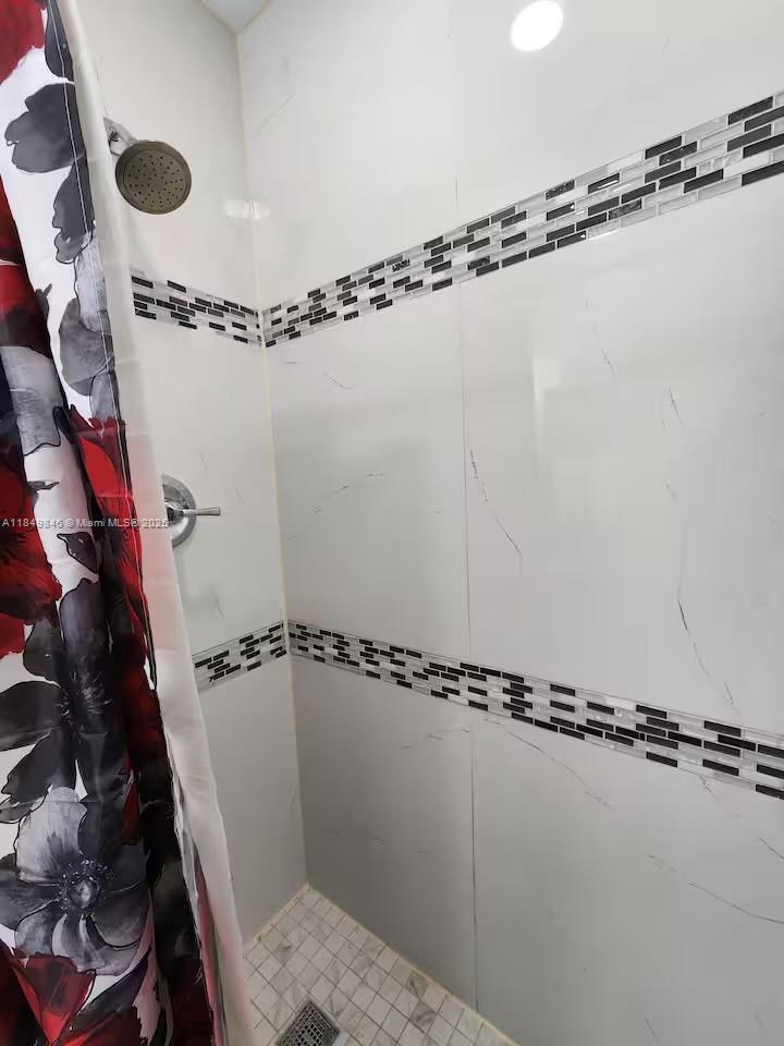 HOLLYWOOD BEACH - Residential Income