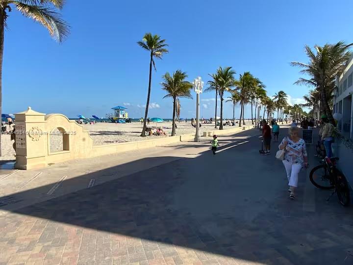 HOLLYWOOD BEACH - Residential Income