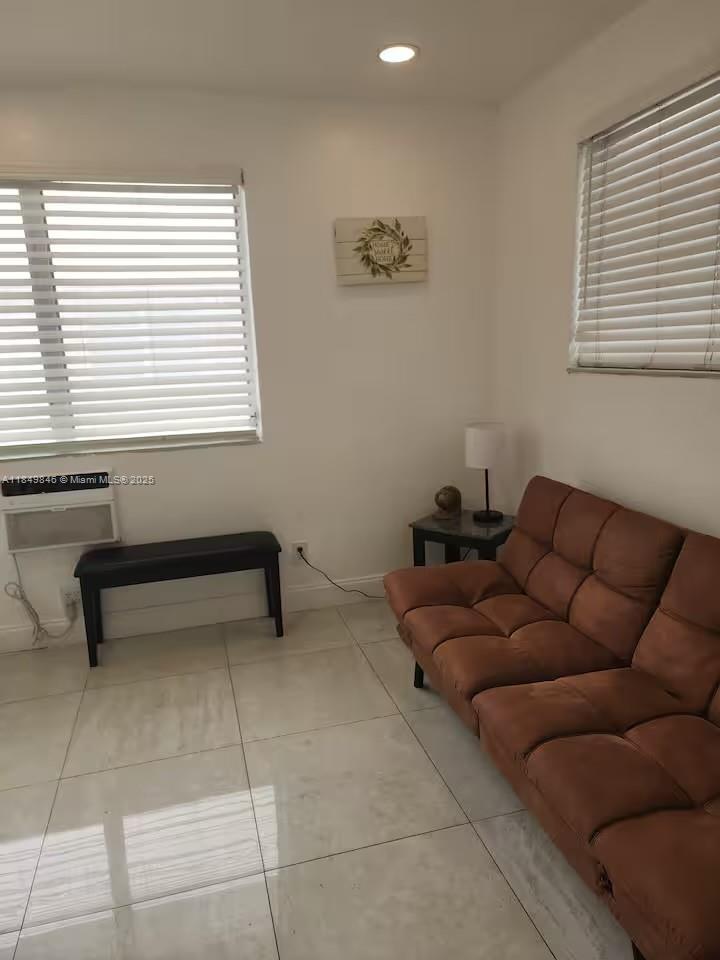 HOLLYWOOD BEACH - Residential Income