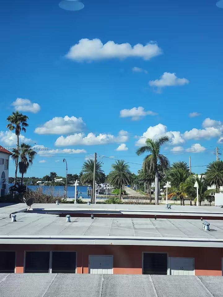 HOLLYWOOD BEACH - Residential Income