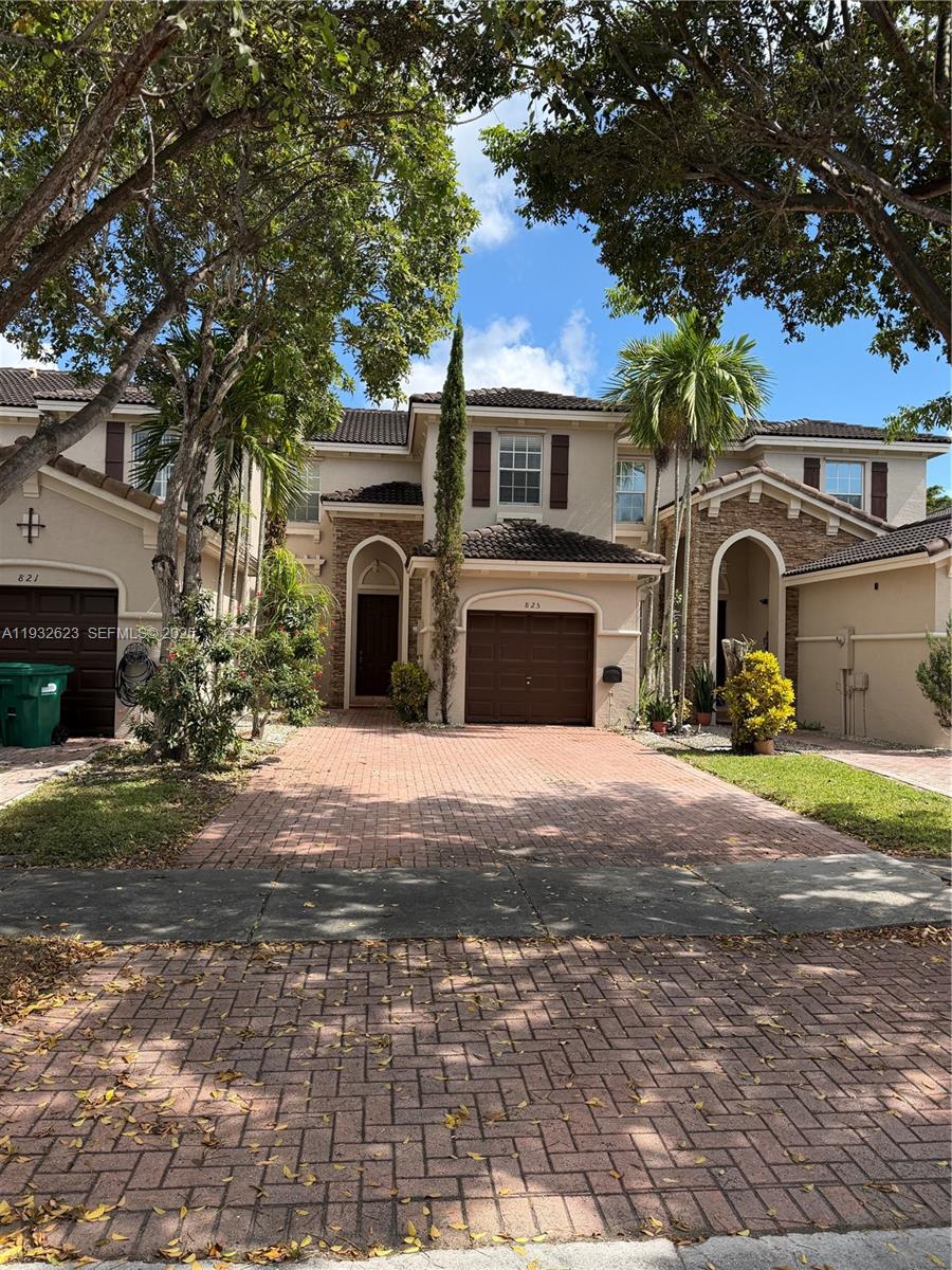 AB AT TAMIAMI TRAIL PHASE - Residential Lease