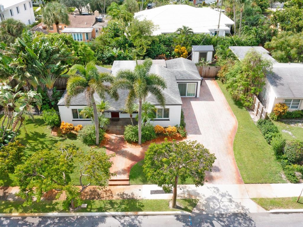 Photo of 230 Beverly Rd, West Palm Beach, FL 33405 (MLS # A11883045)