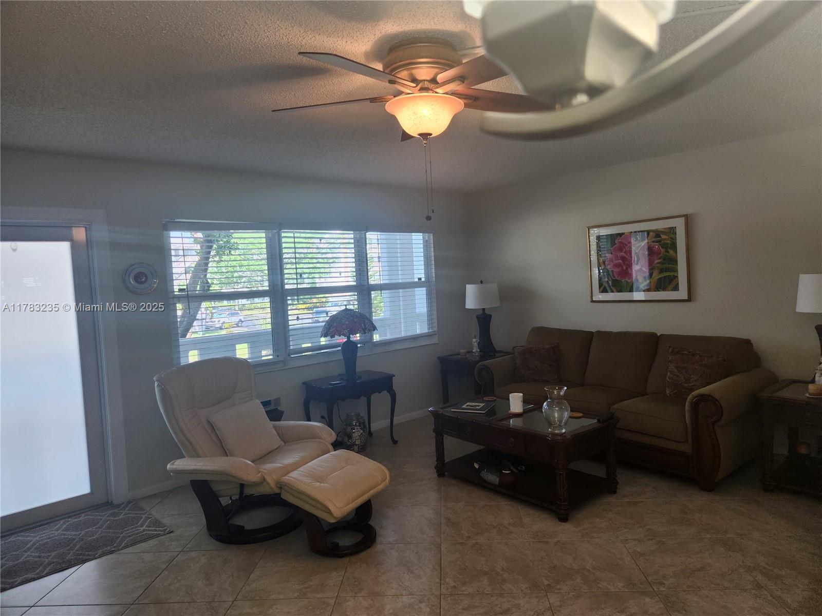 2114 E Cambridge  E 2114, Deerfield Beach, Broward County, Florida - 1 Bedrooms  
2 Bathrooms - 