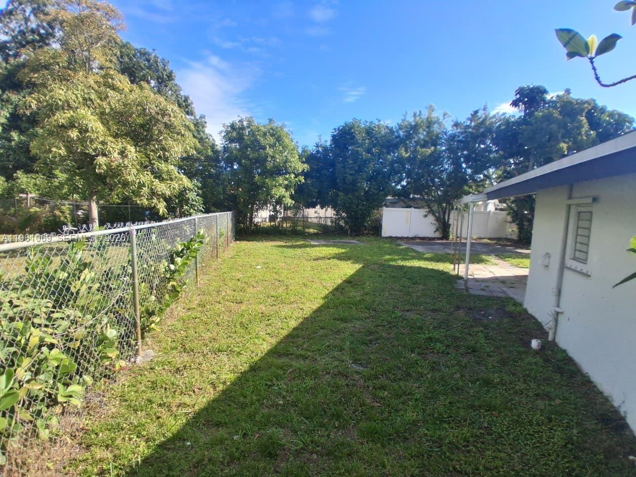 LAUDERDALE VILLAS - Residential Lease