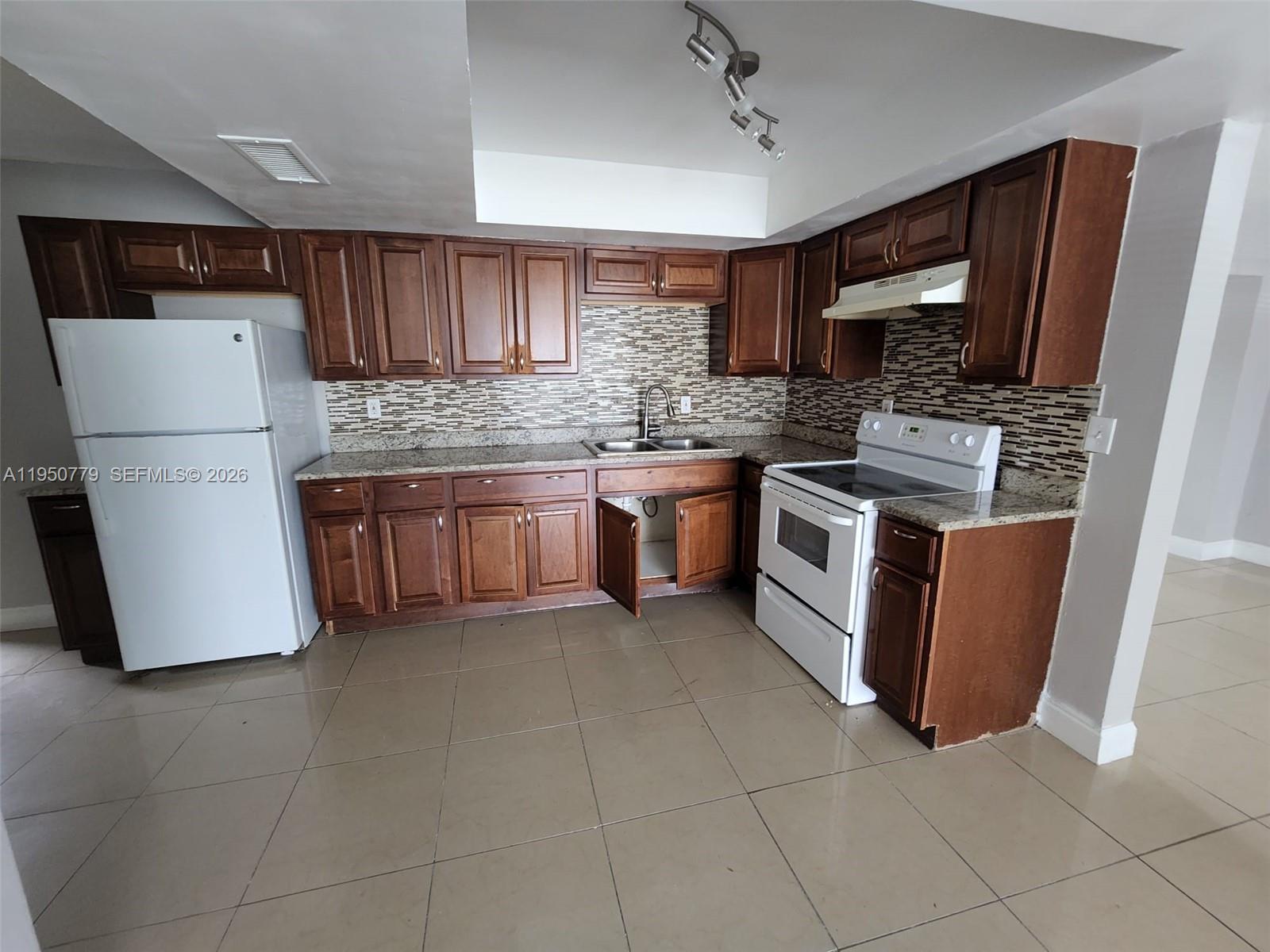 SUNRISE GOLF VILLAGE SEC - Residential