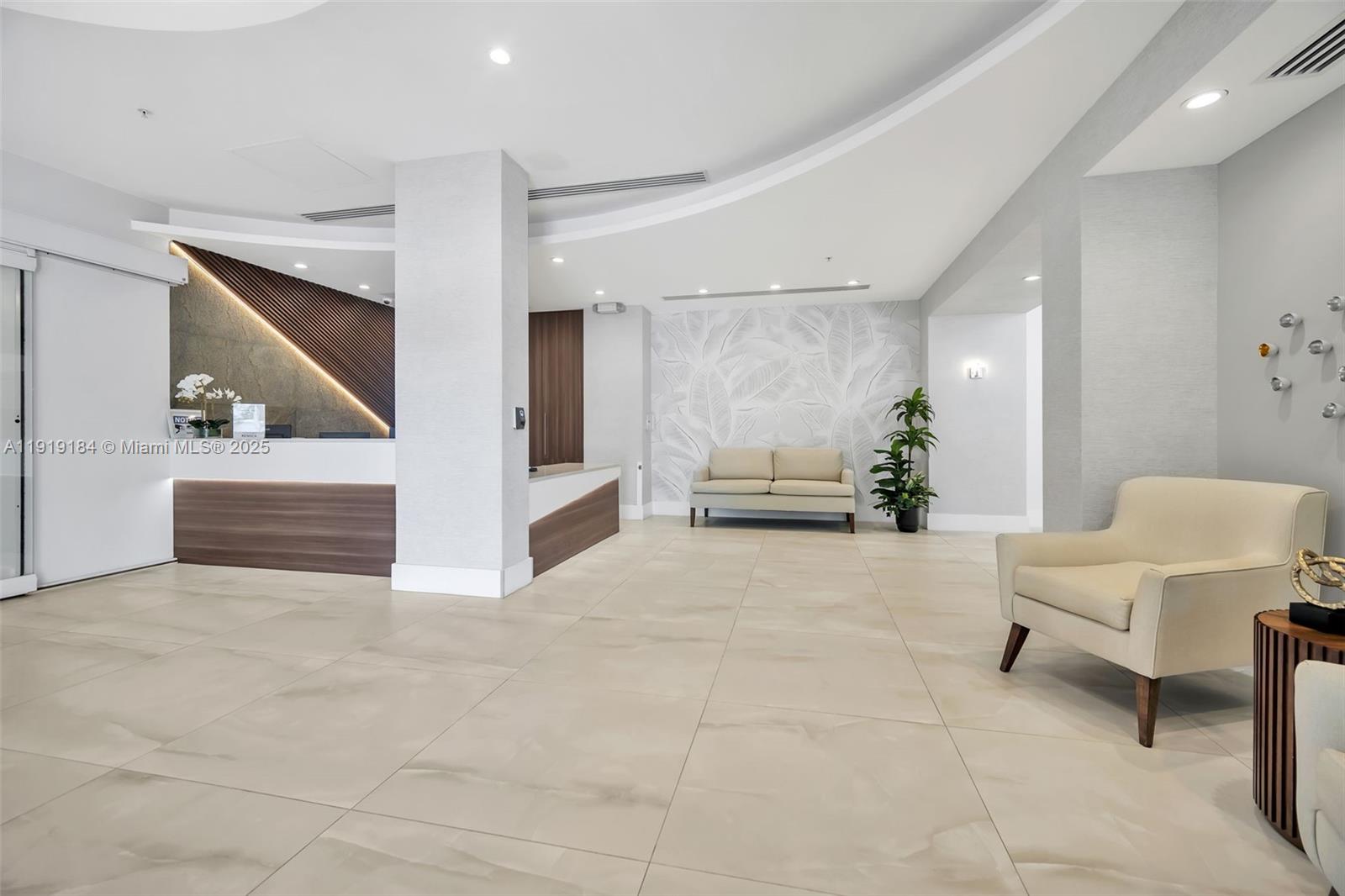 RESIDENCES ON HOLLYWOOD B - Residential Lease