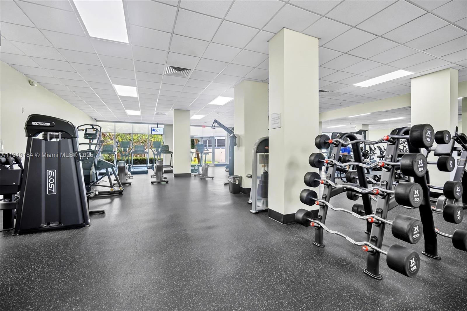 RESIDENCES ON HOLLYWOOD B - Residential Lease