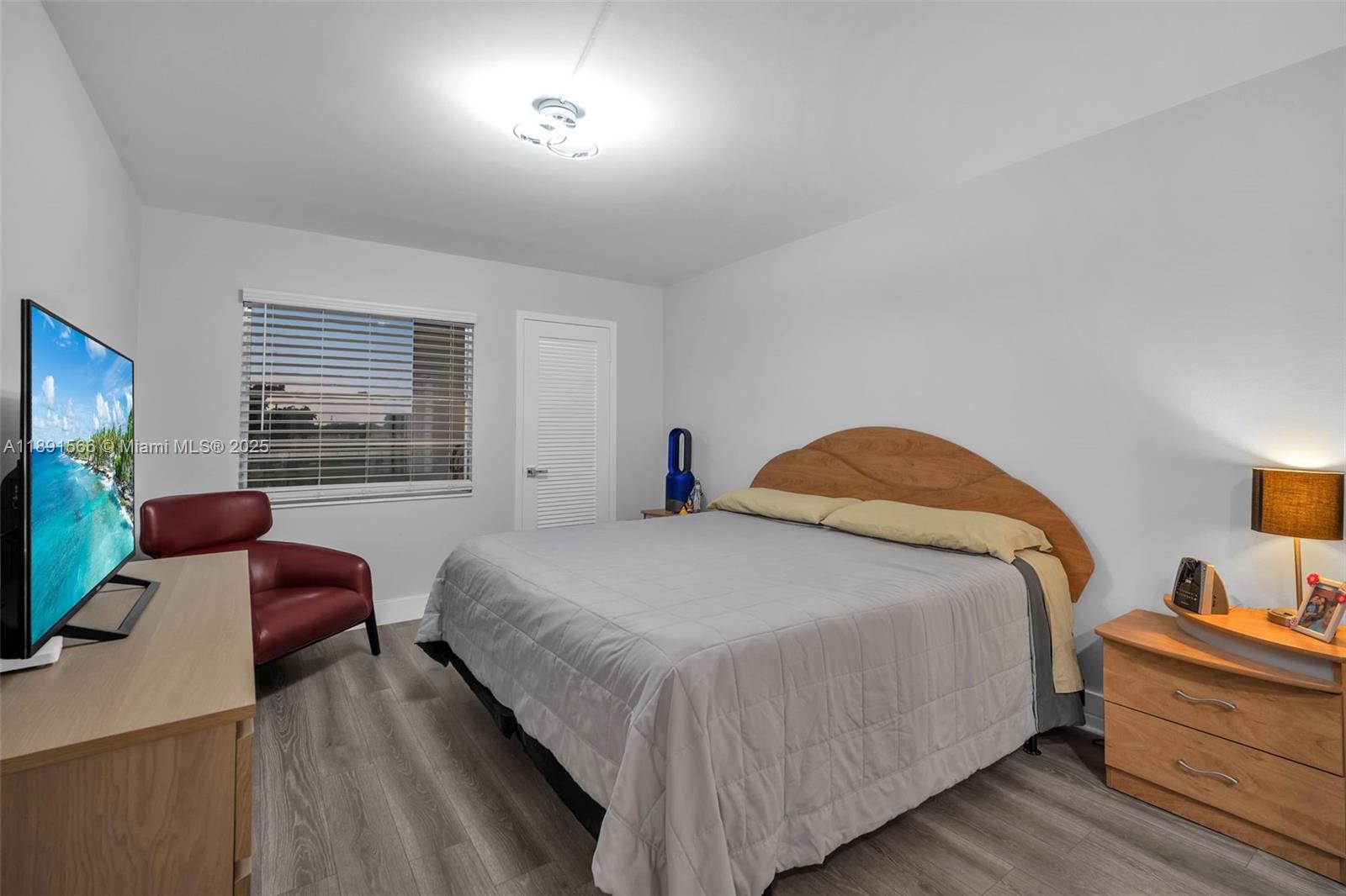 HYTHE AT CENTURY VILLAGE - Residential