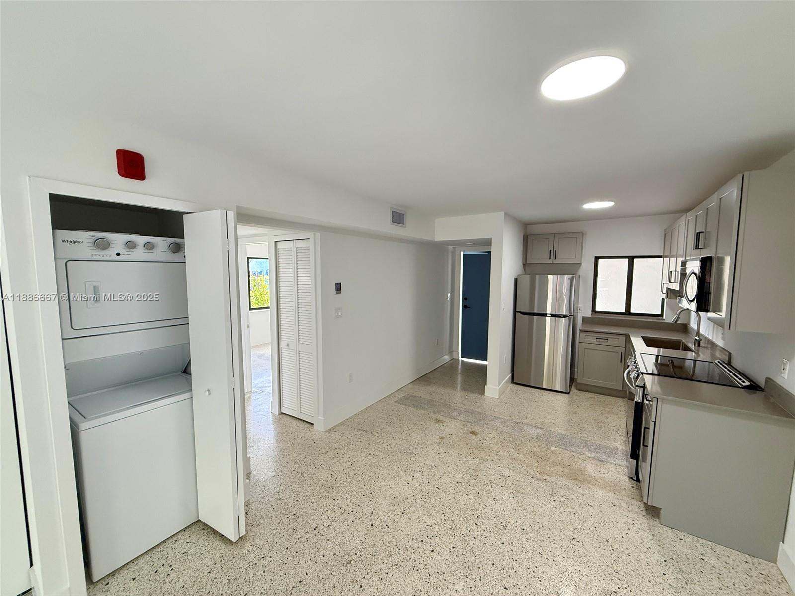 DIXIE HIGHWAY TRACK - Residential Lease