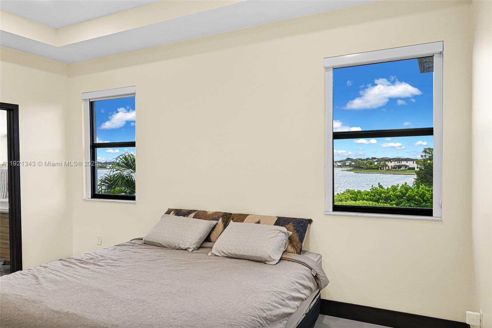 DUNNWOODY LAKE - Residential