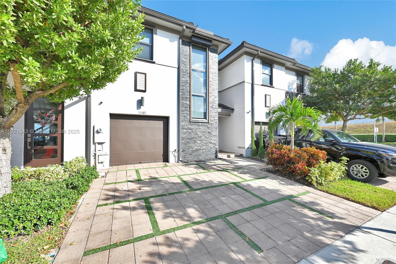 DUNNWOODY LAKE - Residential