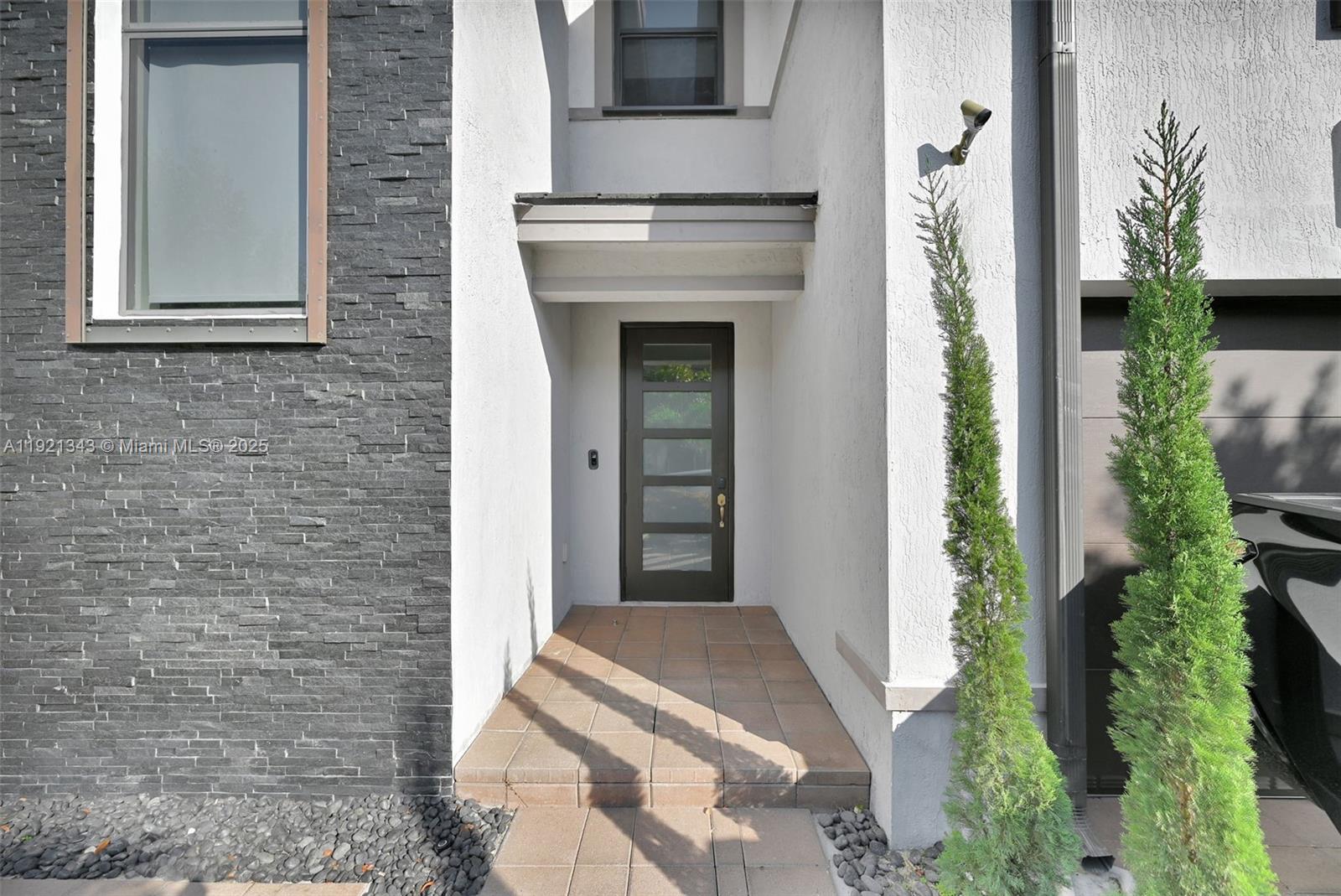 DUNNWOODY LAKE - Residential