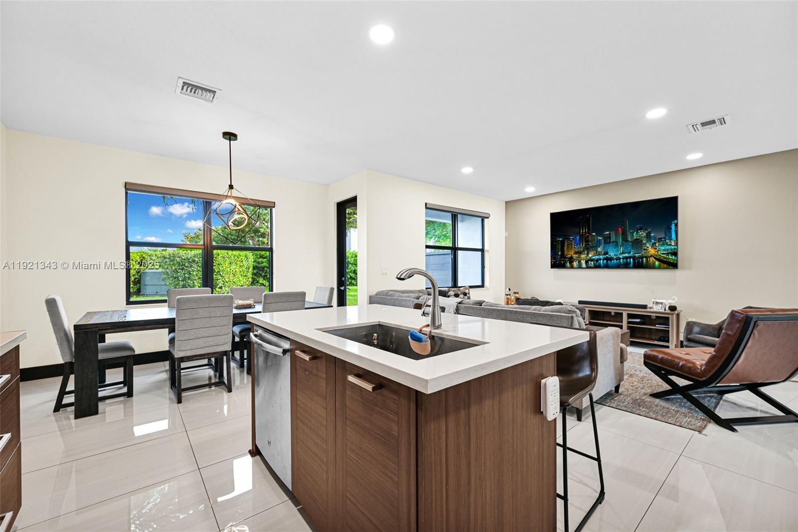 DUNNWOODY LAKE - Residential