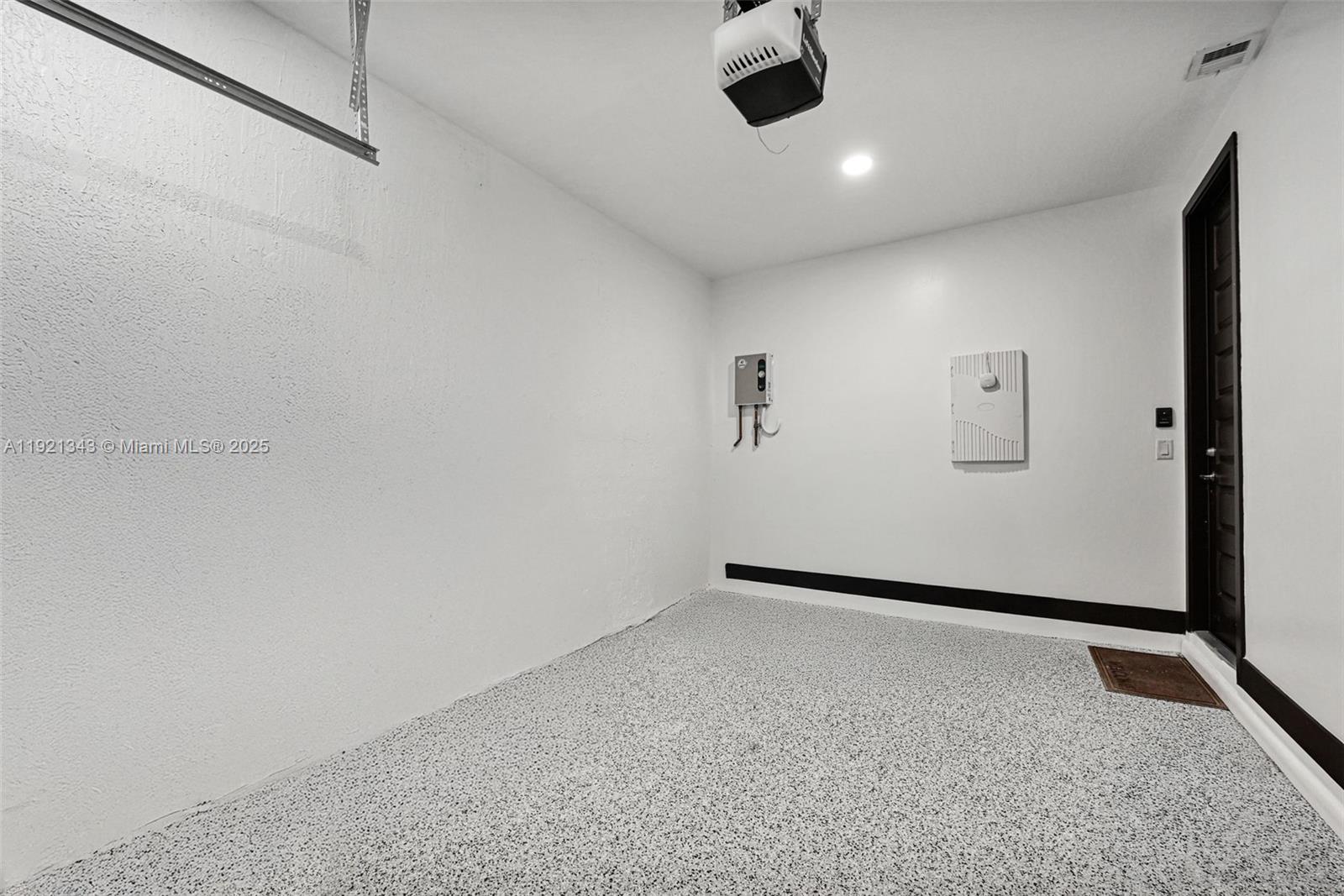 DUNNWOODY LAKE - Residential