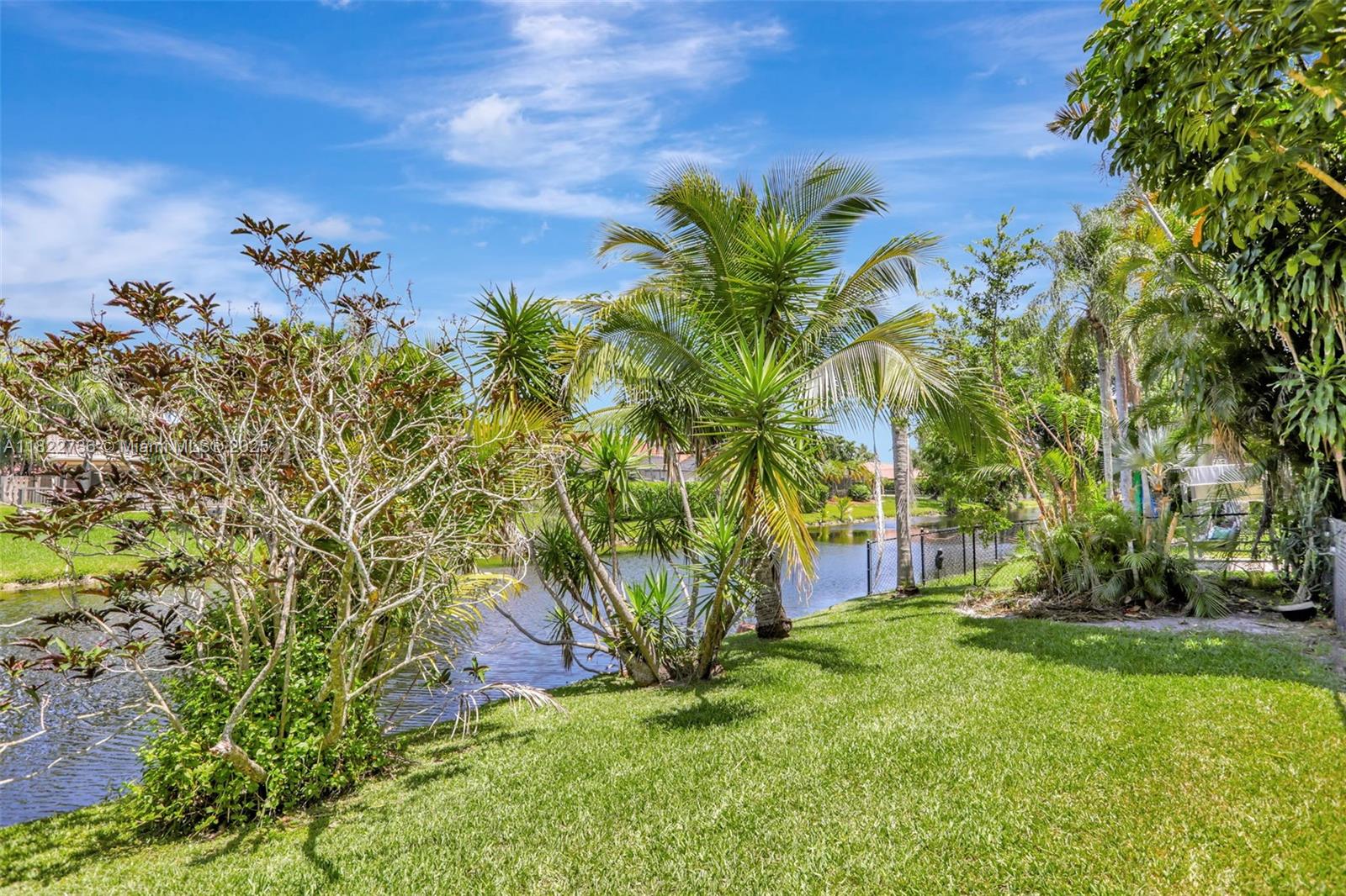JACARANDA LAKES - Residential
