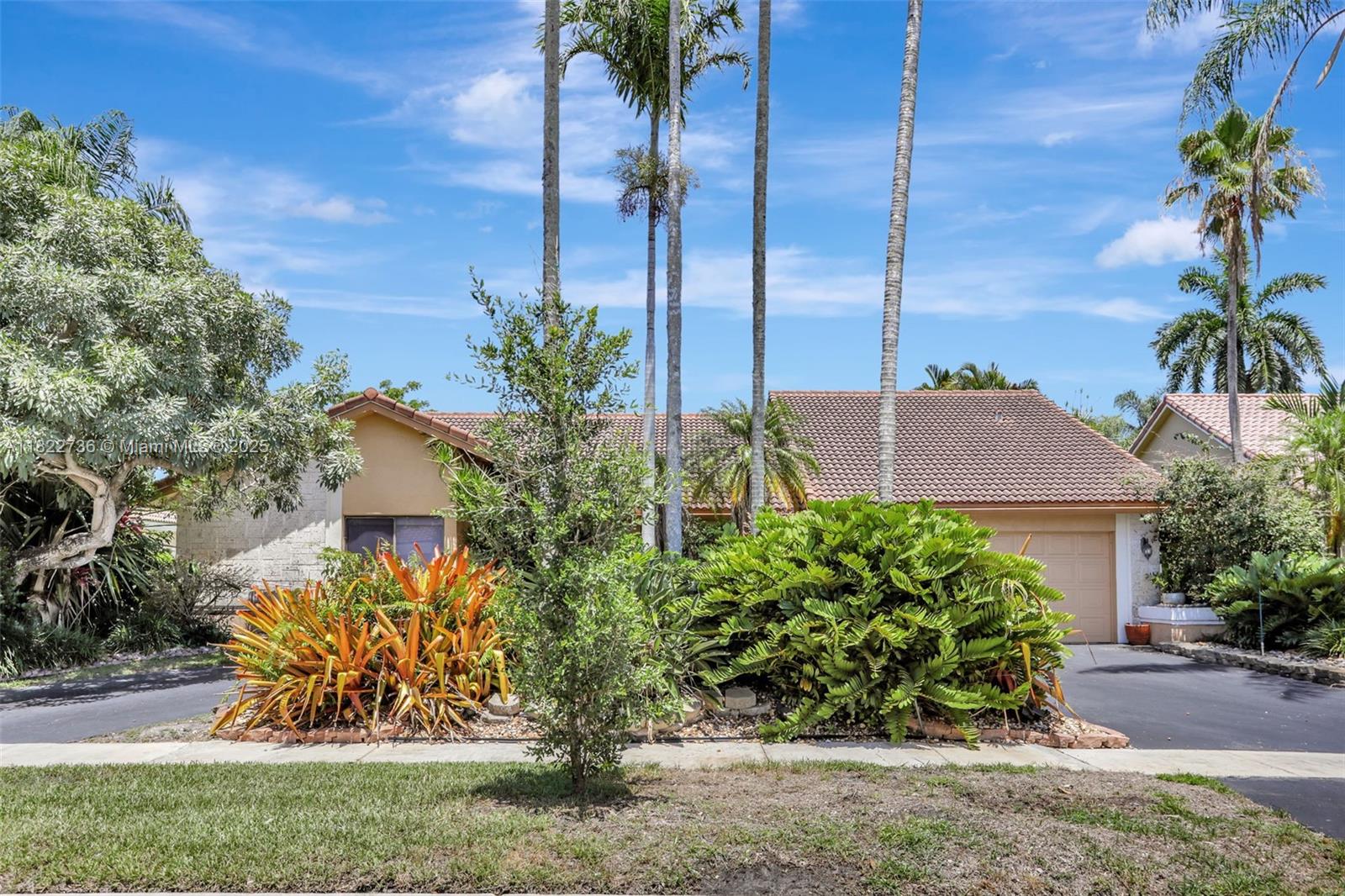 JACARANDA LAKES - Residential