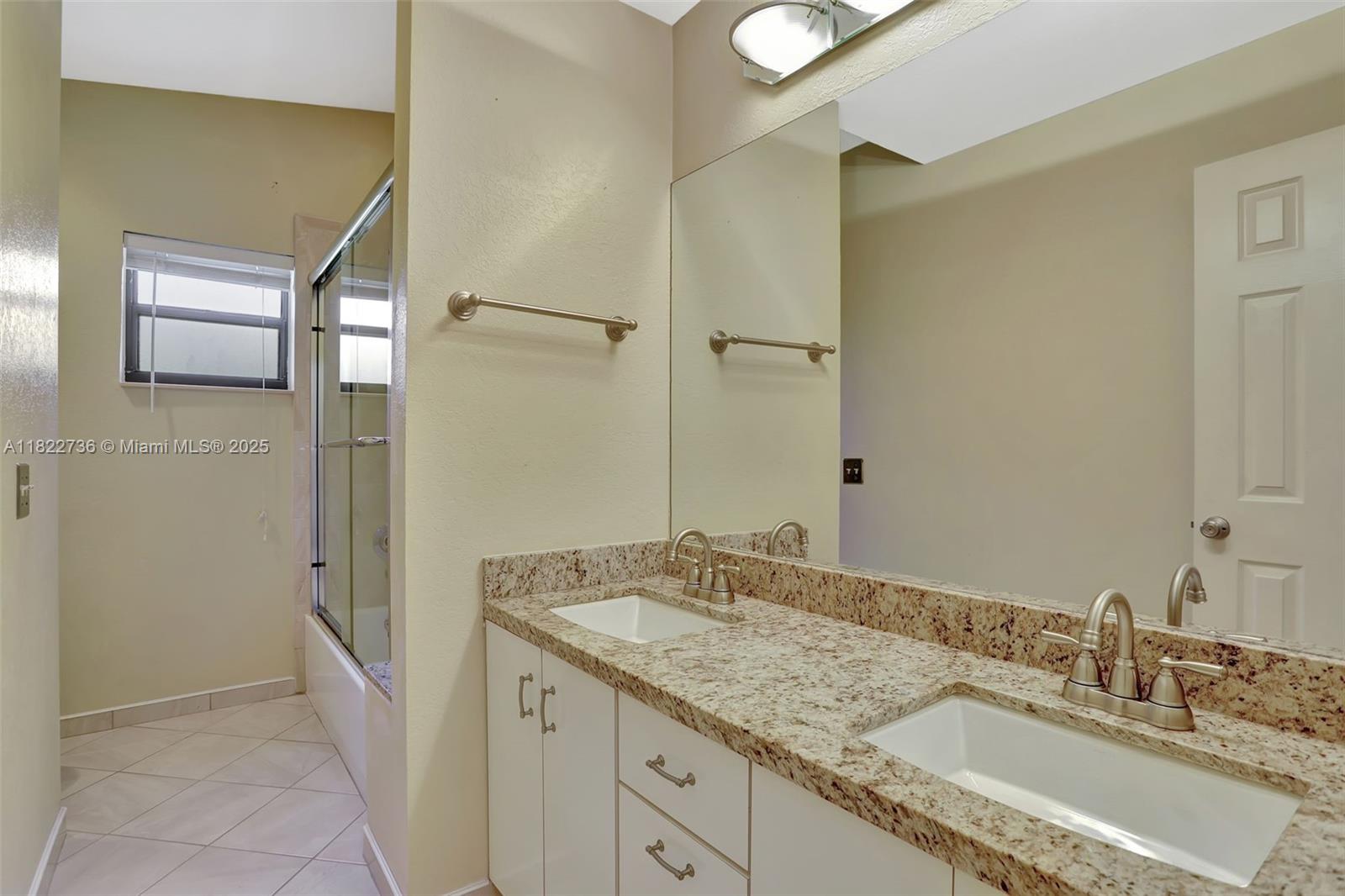 JACARANDA LAKES - Residential