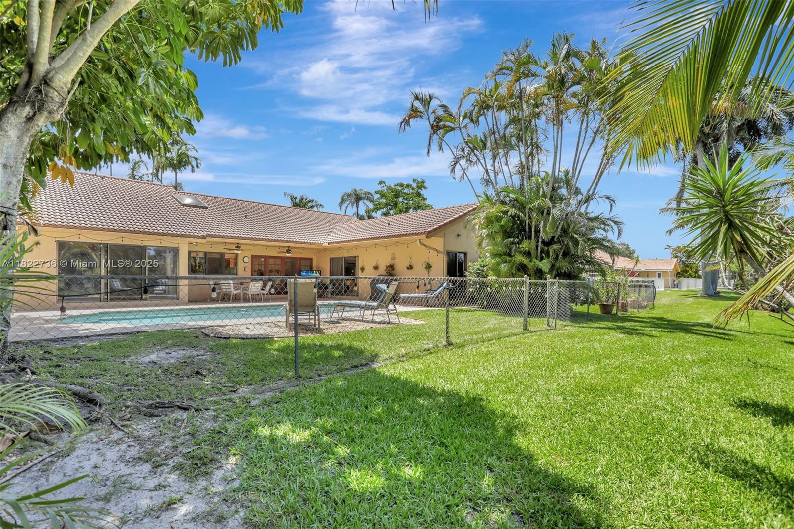 JACARANDA LAKES - Residential