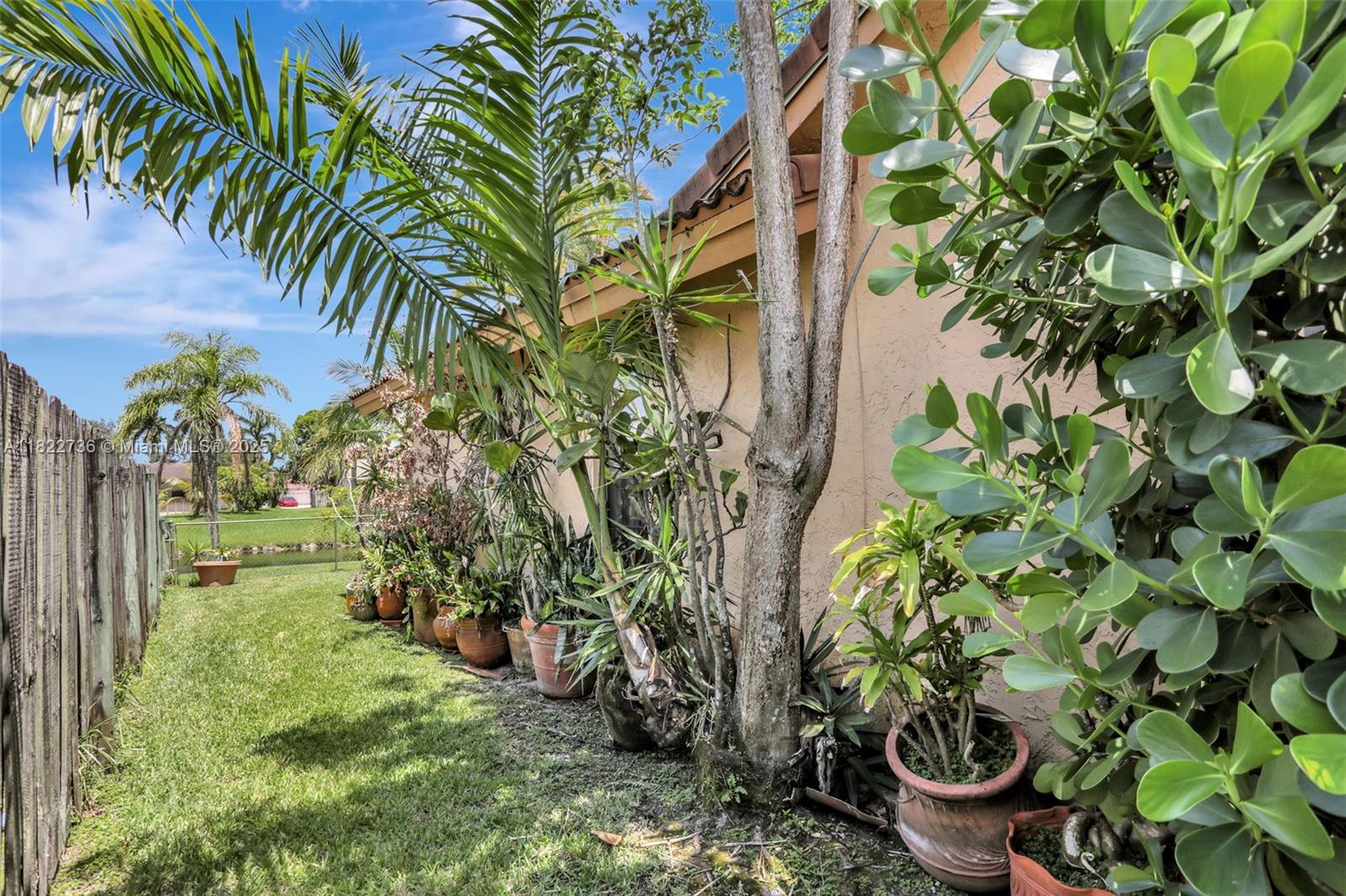 JACARANDA LAKES - Residential