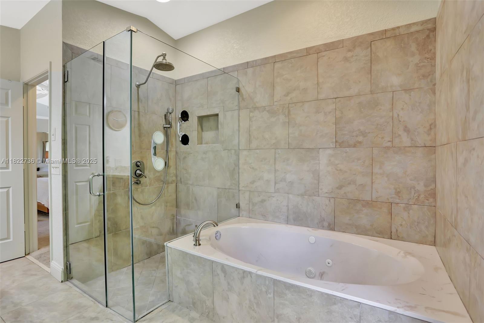 JACARANDA LAKES - Residential