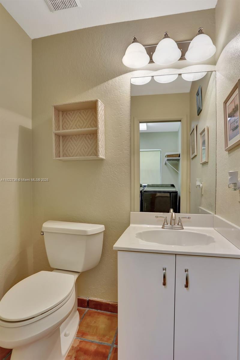 JACARANDA LAKES - Residential