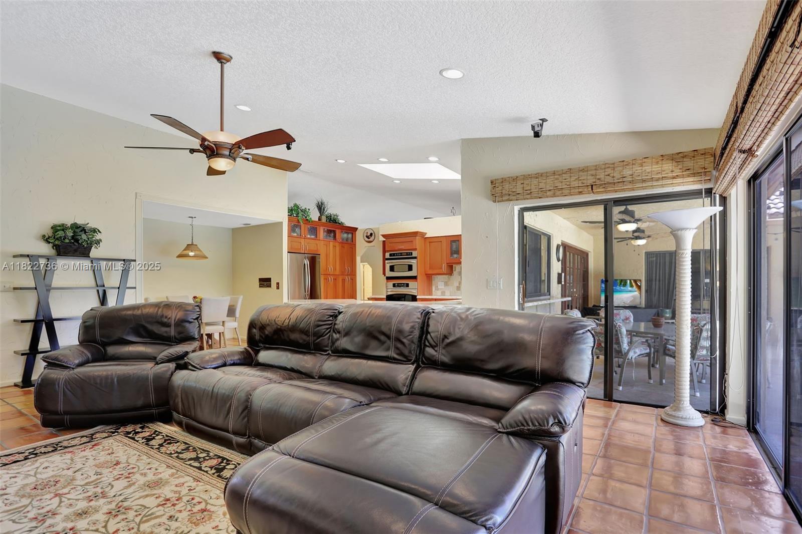 JACARANDA LAKES - Residential