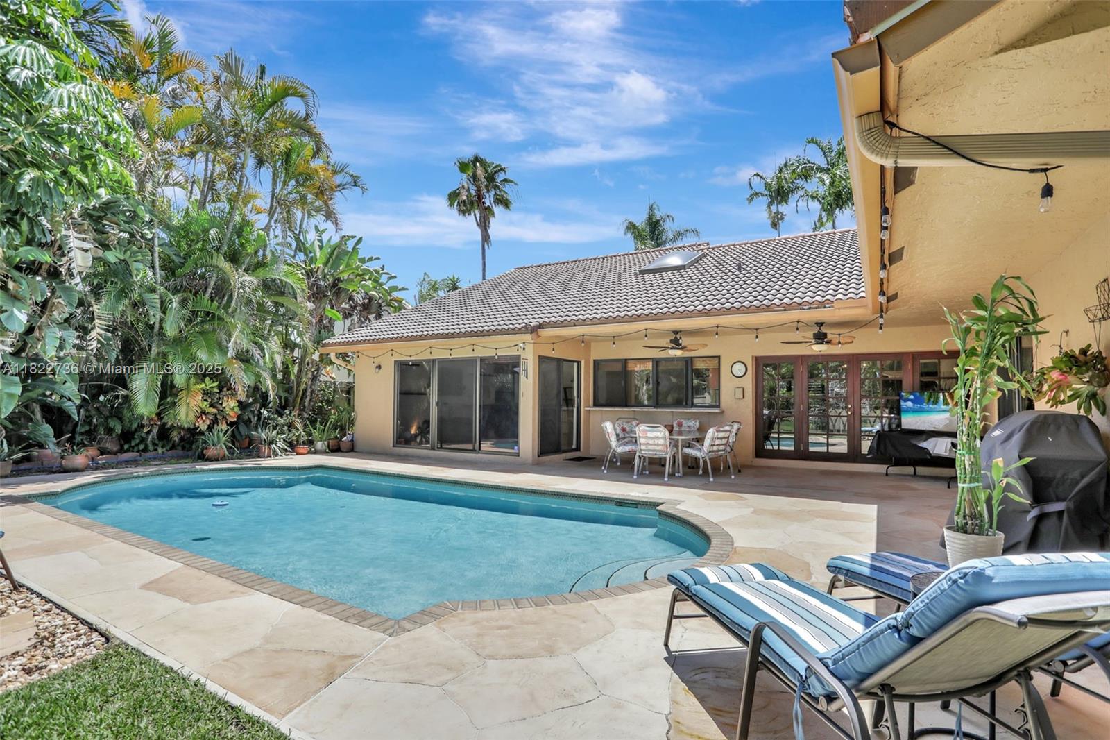 JACARANDA LAKES - Residential