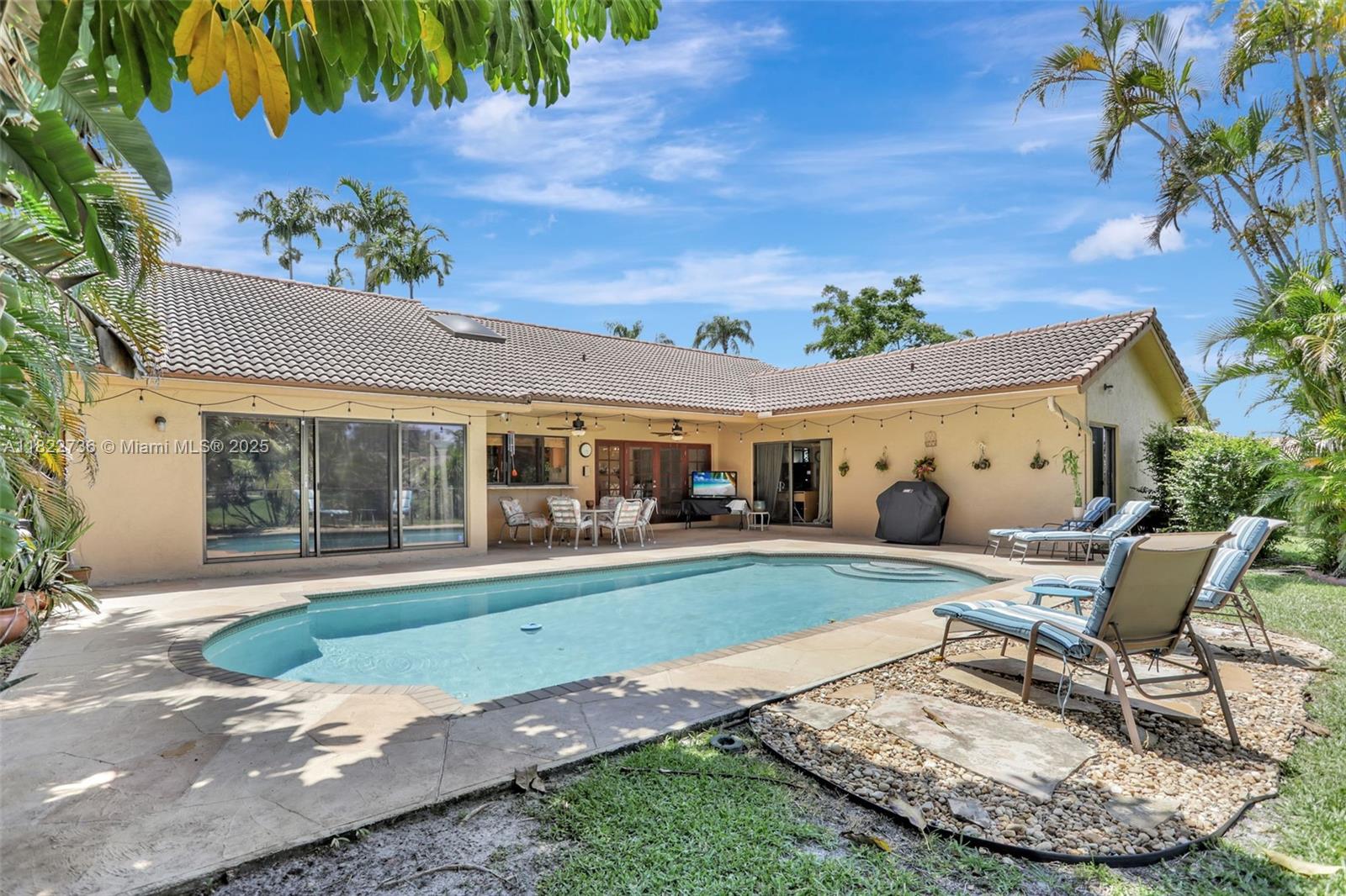 JACARANDA LAKES - Residential
