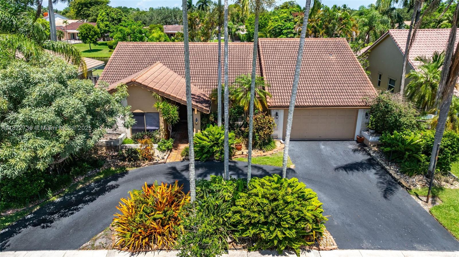 JACARANDA LAKES - Residential