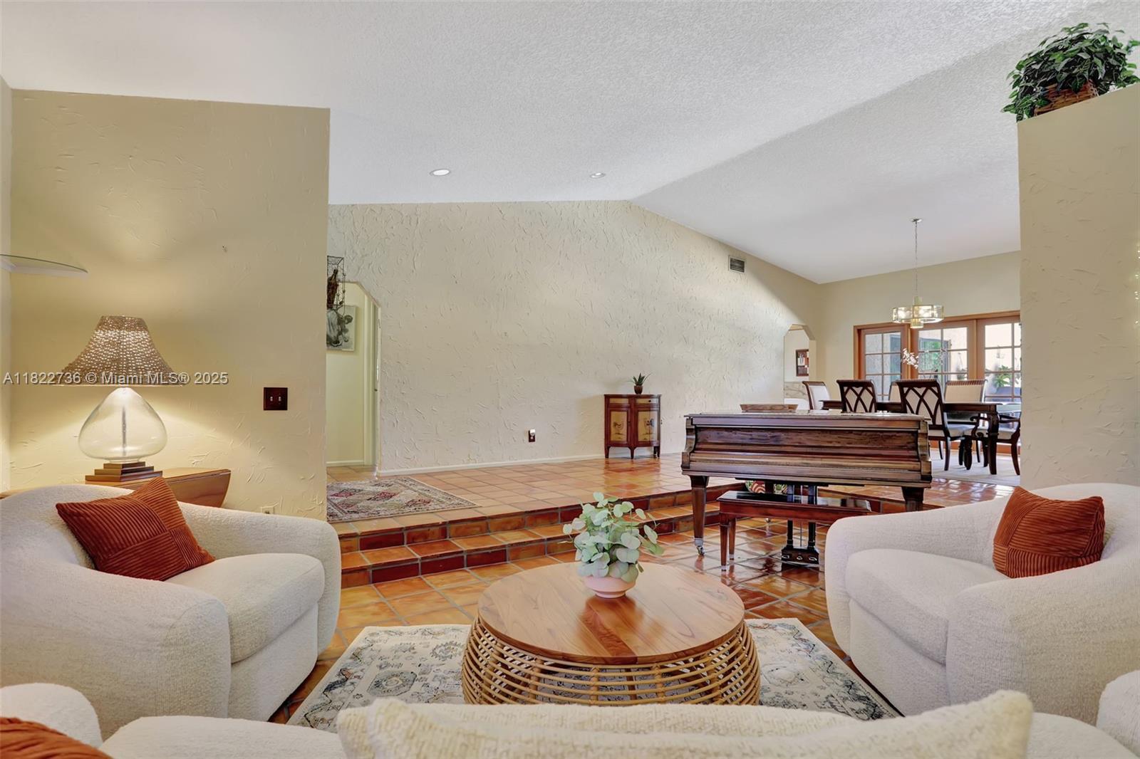 JACARANDA LAKES - Residential