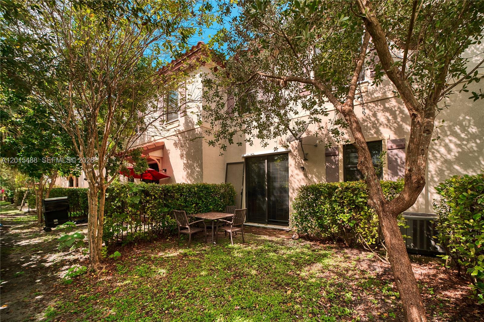 SIMONTON COURT - Residential