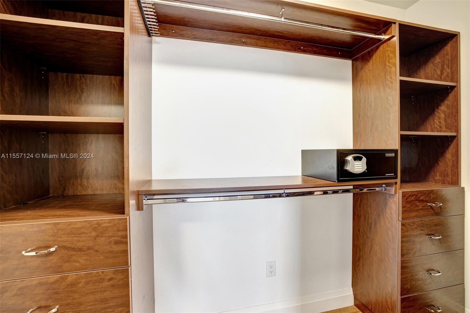 SILVER SHORES SEC OF LAUD - Residential