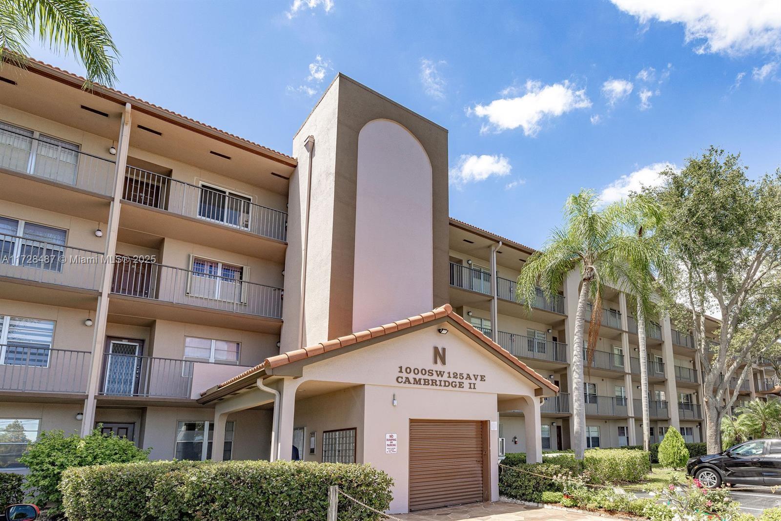 1000 Sw 125th Ave 211N, Pembroke Pines, Miami-Dade County, Florida - 2 Bedrooms  
2 Bathrooms - 