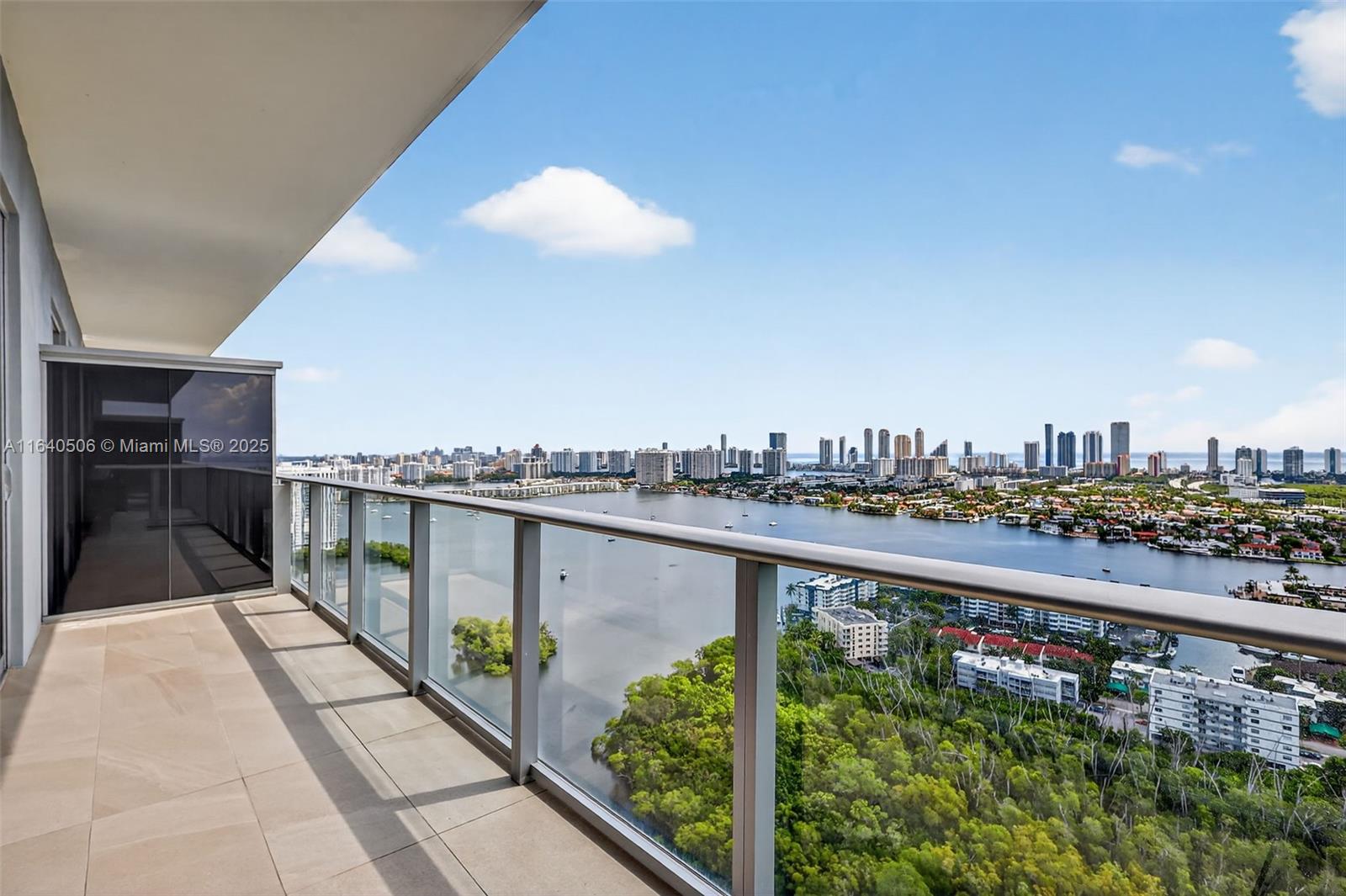 THE HARBOUR SOUTH CONDO - Residential