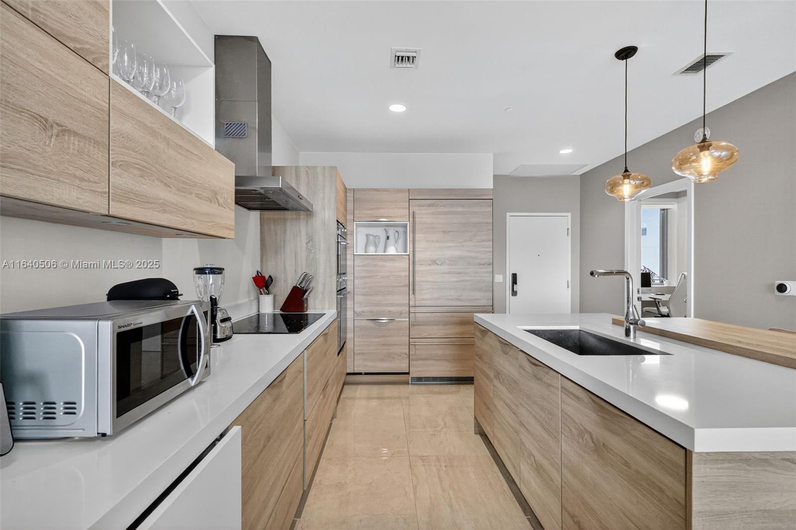 THE HARBOUR SOUTH CONDO - Residential