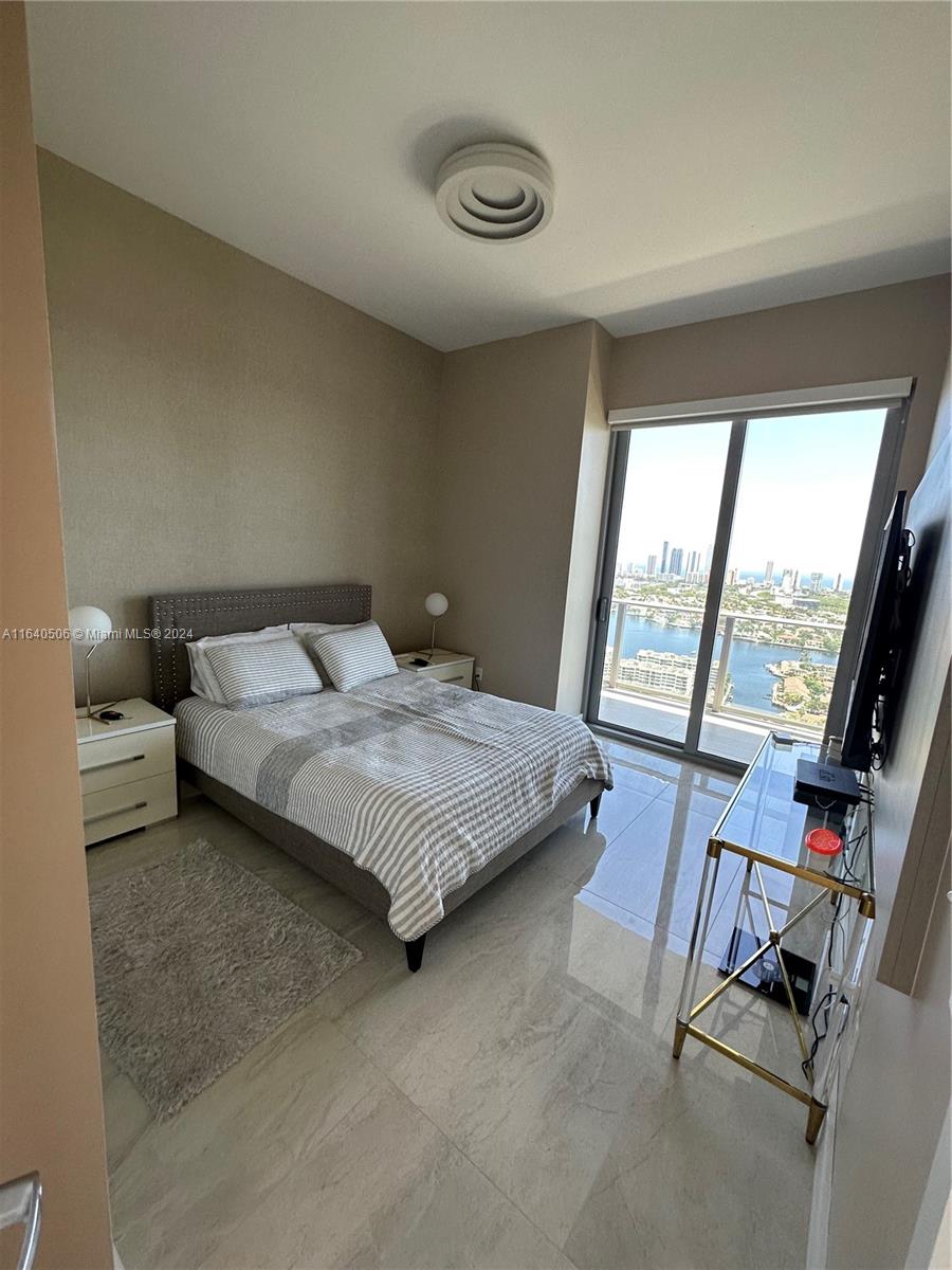Photo 27 of 33 of 16385 Biscayne Blvd PH7 condo