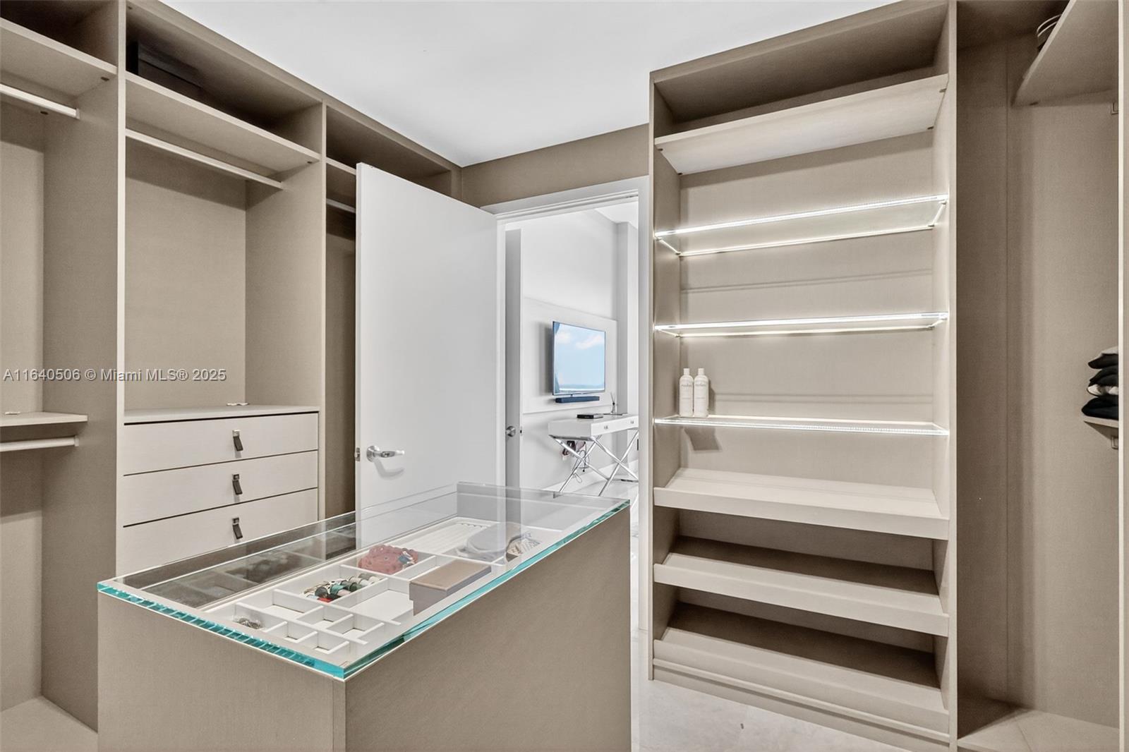 THE HARBOUR SOUTH CONDO - Residential