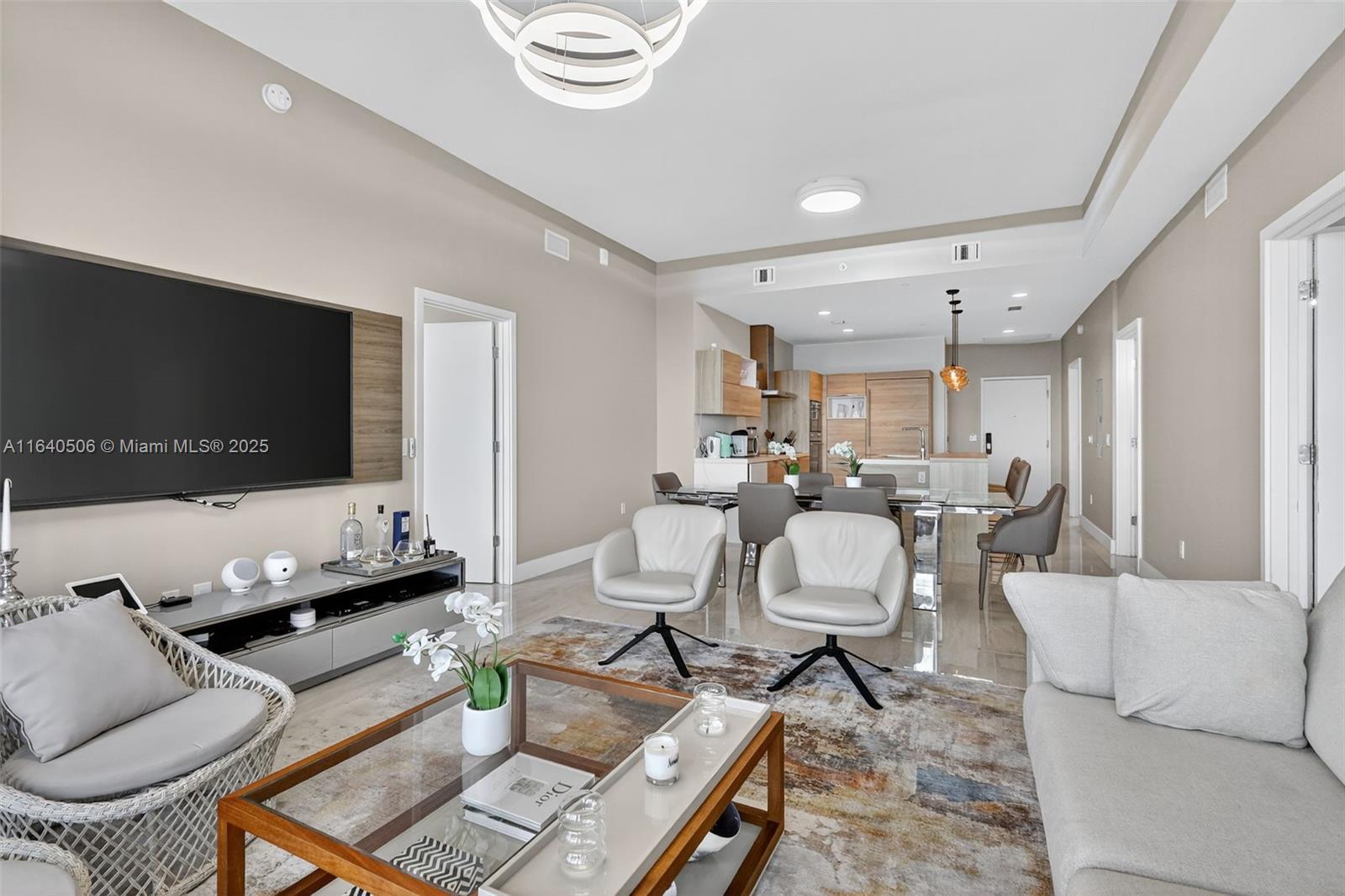 THE HARBOUR SOUTH CONDO - Residential