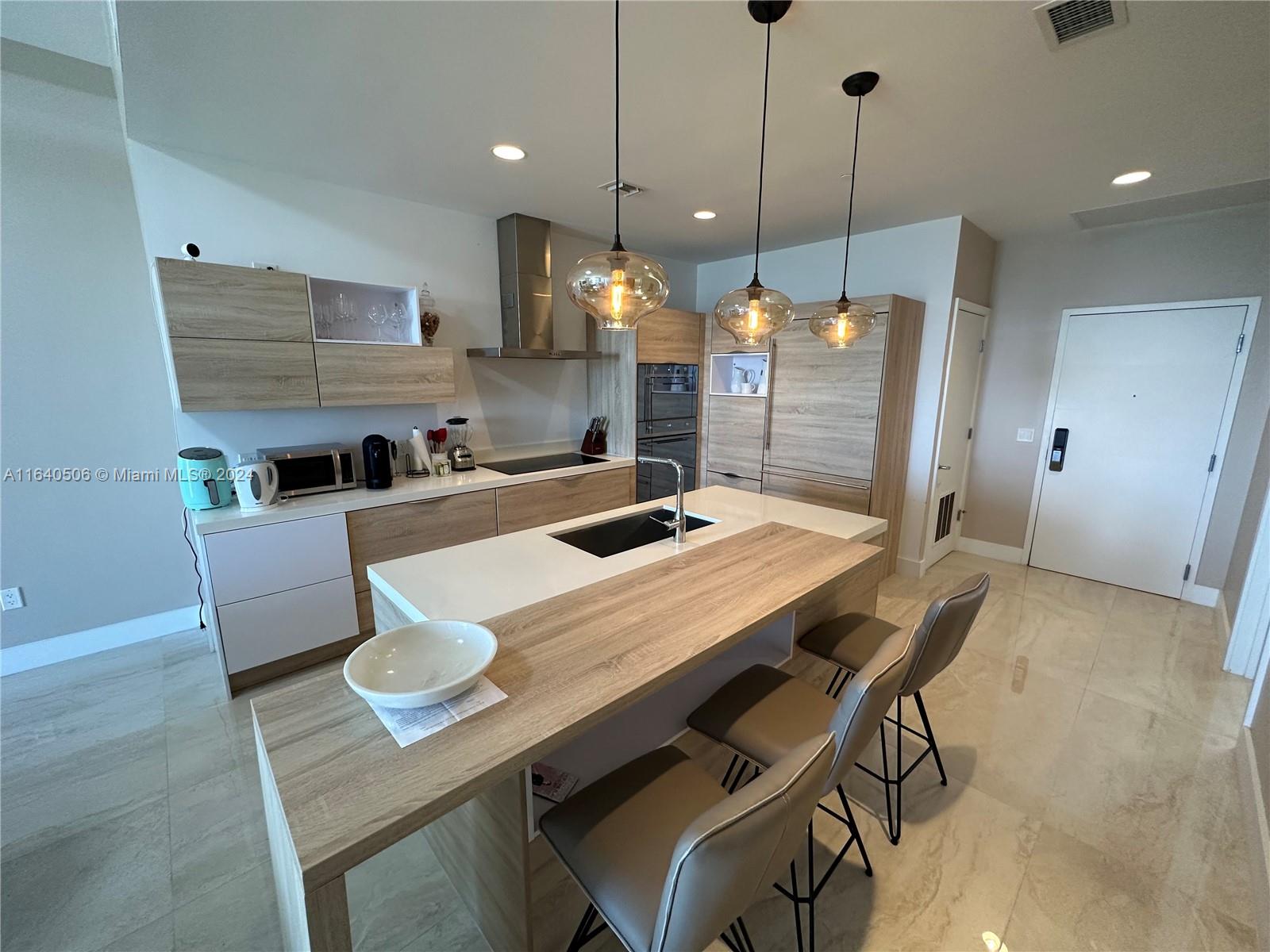 Photo 13 of 33 of 16385 Biscayne Blvd PH7 condo