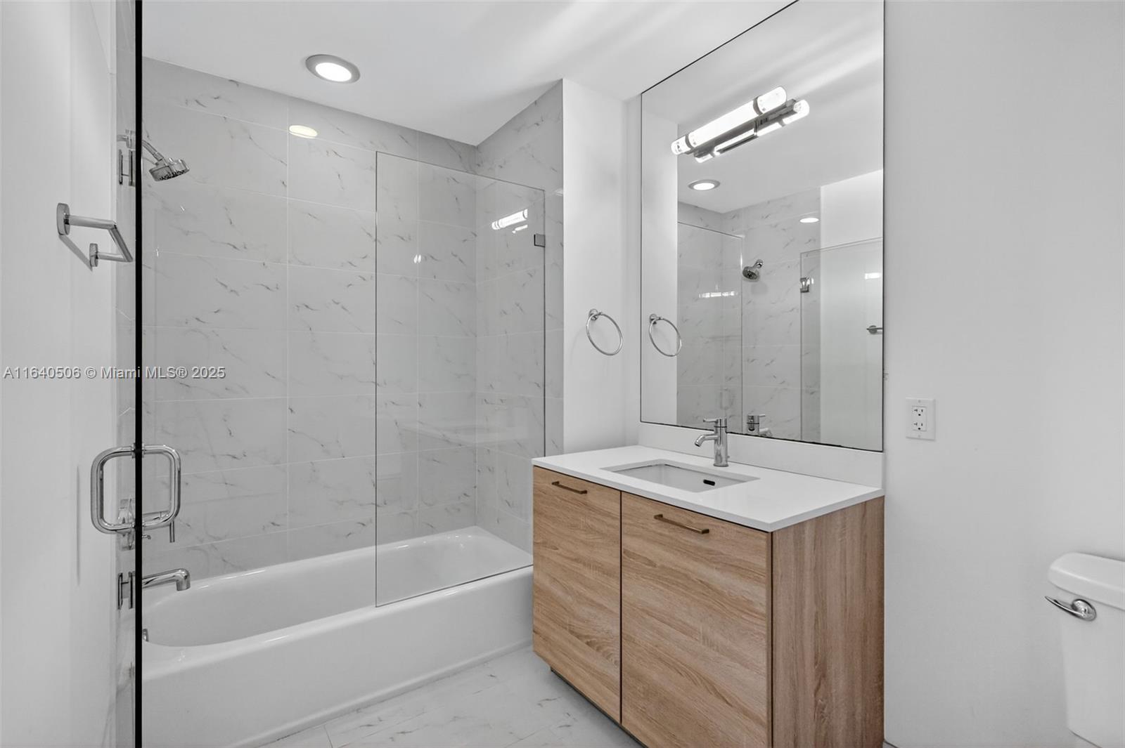 THE HARBOUR SOUTH CONDO - Residential