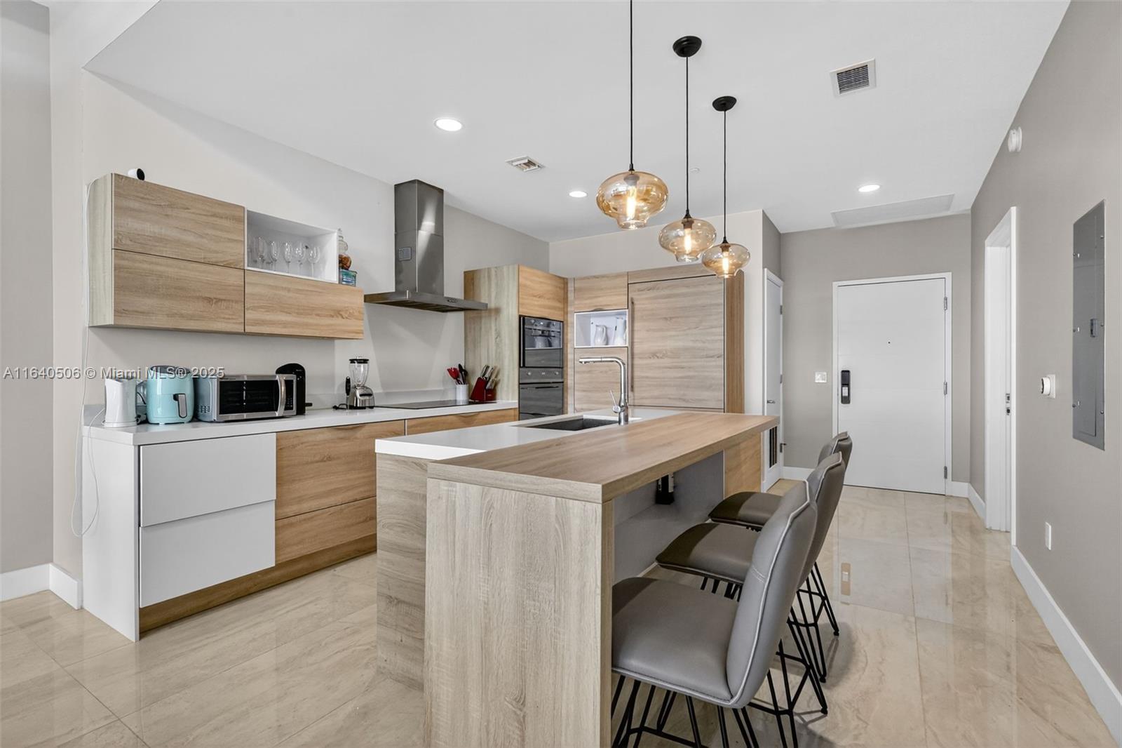 THE HARBOUR SOUTH CONDO - Residential