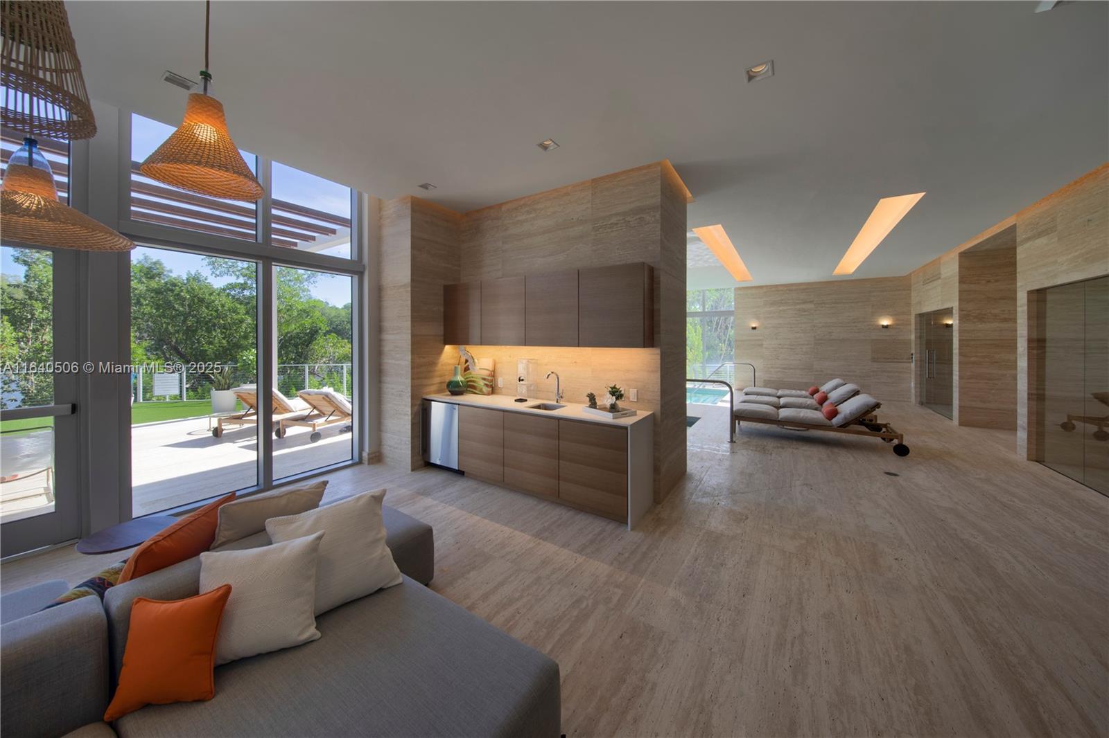 THE HARBOUR SOUTH CONDO - Residential