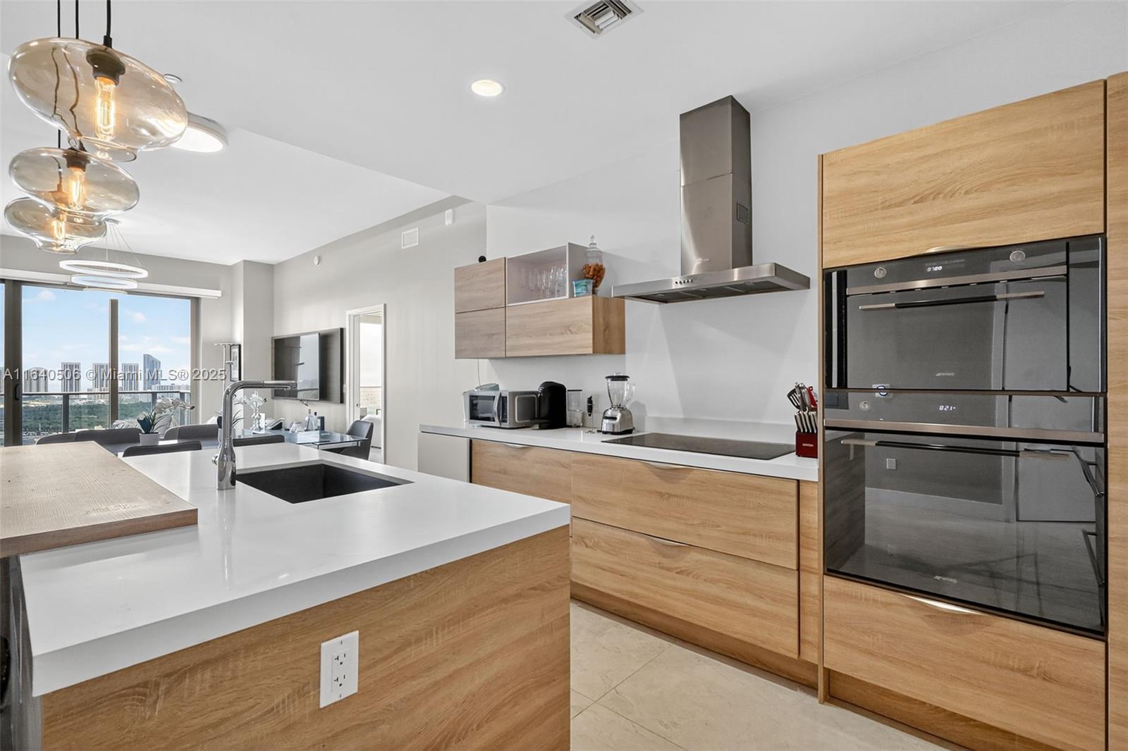 THE HARBOUR SOUTH CONDO - Residential