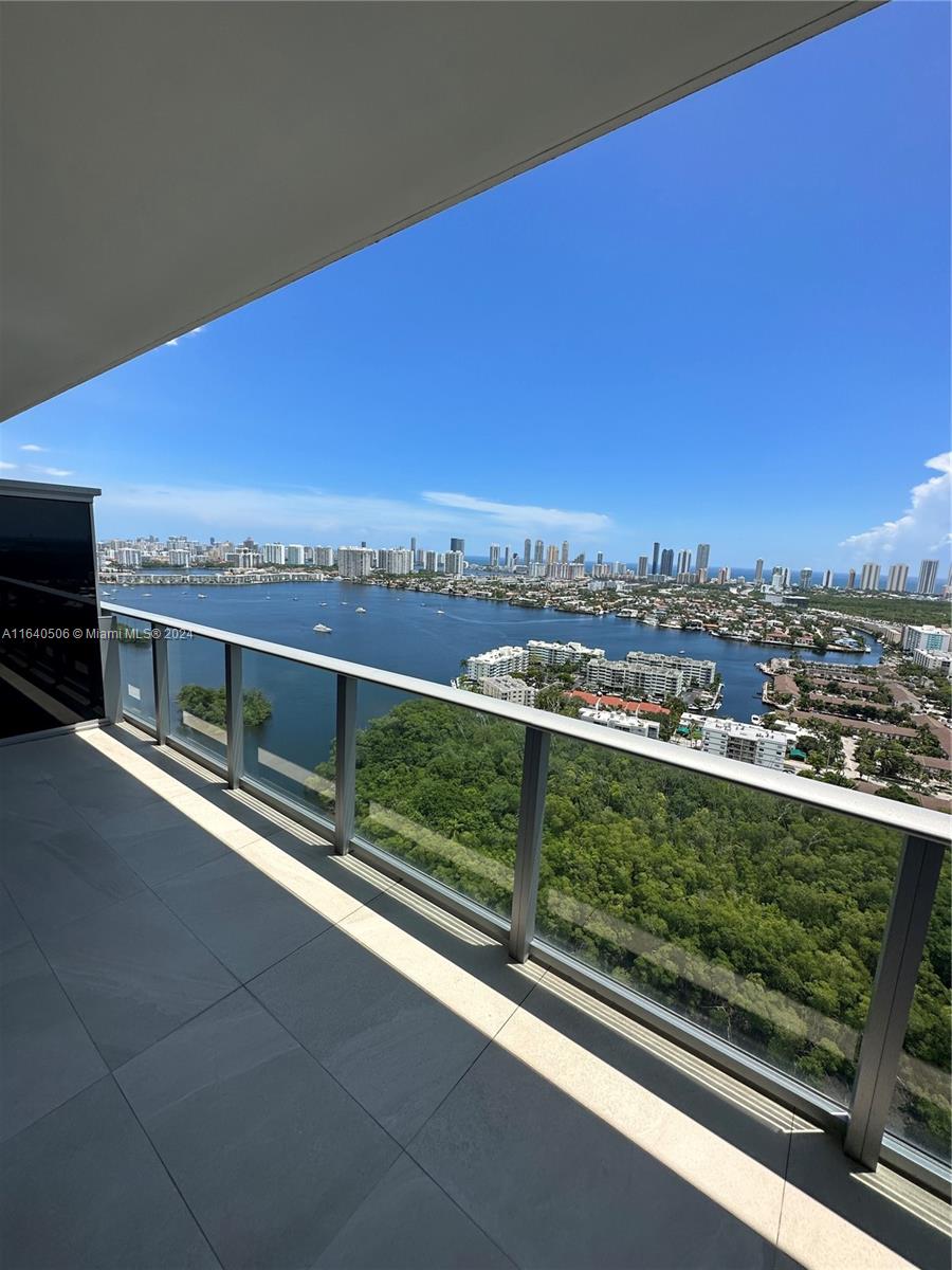 Photo 31 of 33 of 16385 Biscayne Blvd PH7 condo