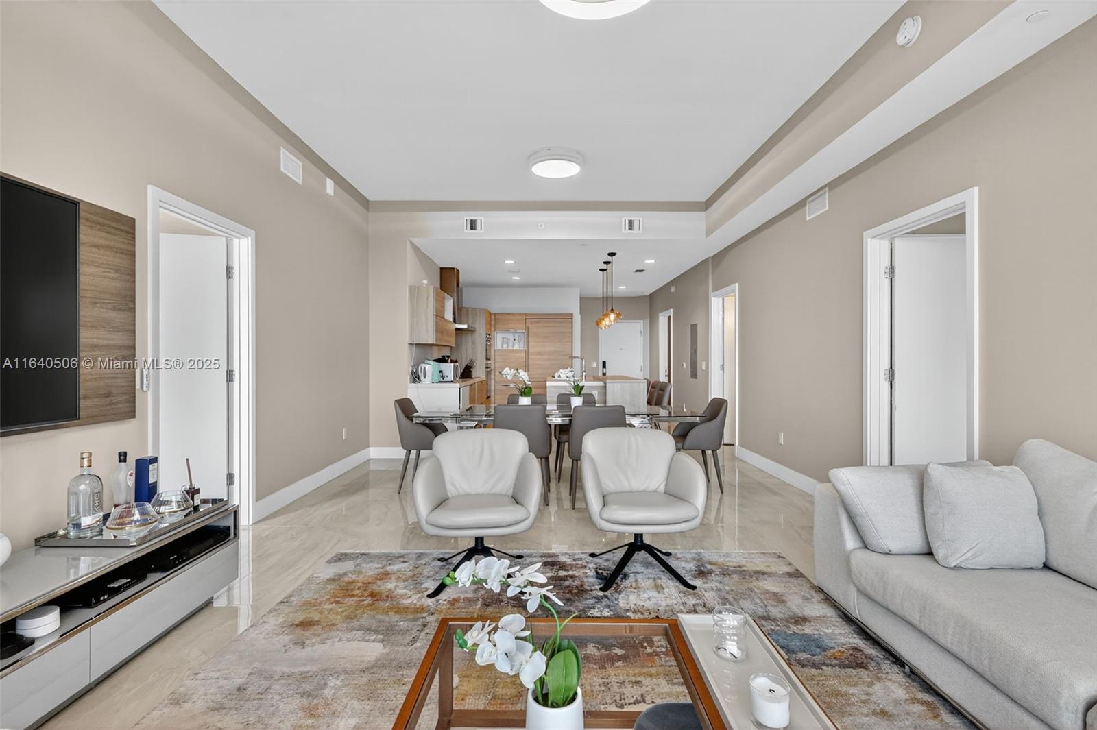 THE HARBOUR SOUTH CONDO - Residential