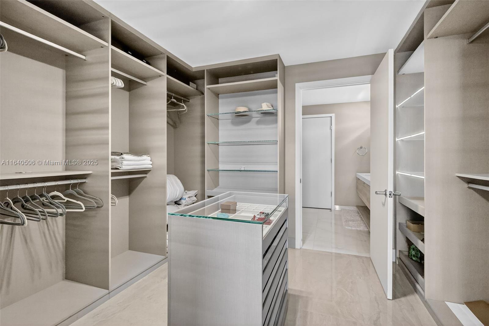 THE HARBOUR SOUTH CONDO - Residential