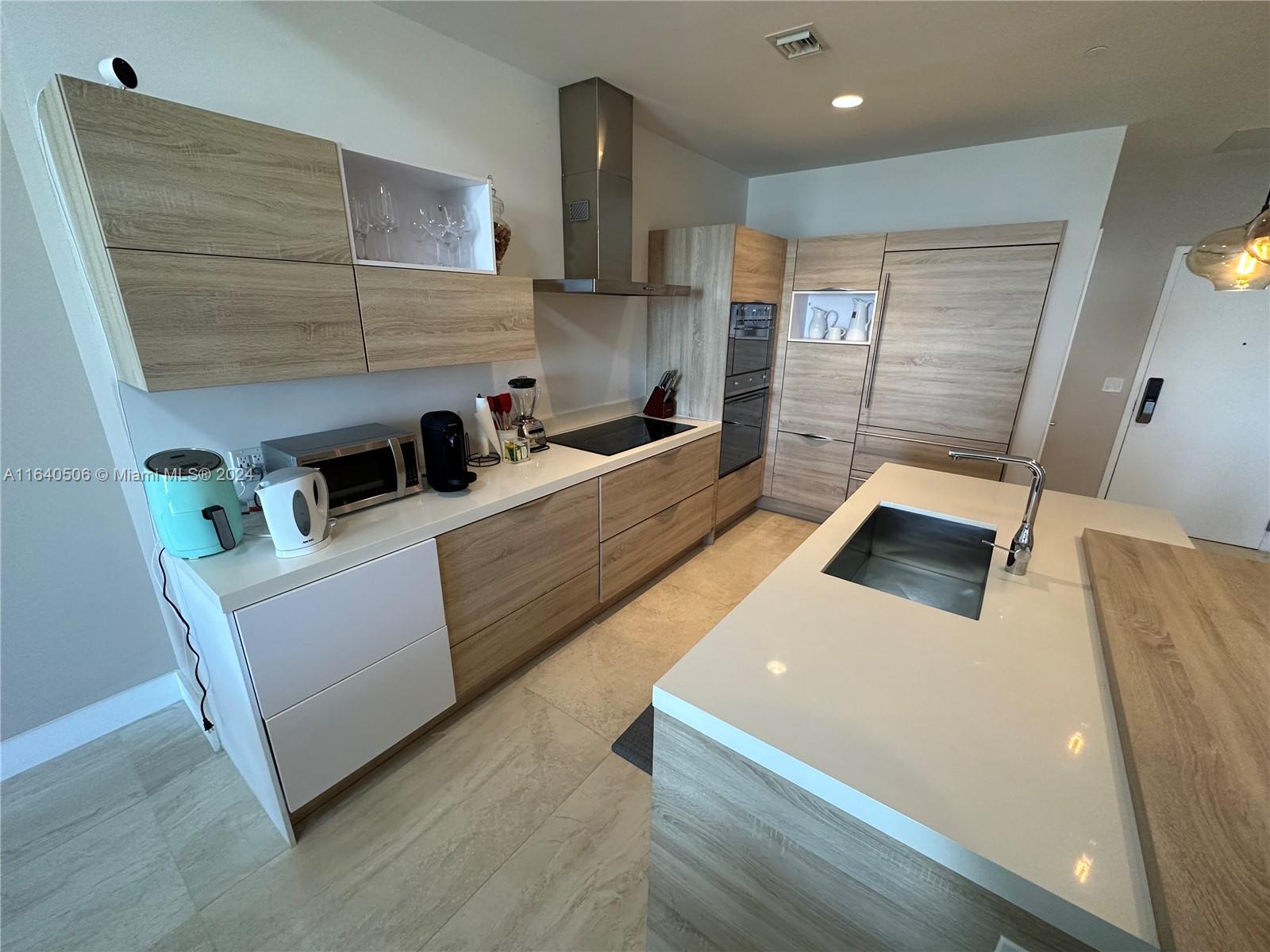 Photo 15 of 33 of 16385 Biscayne Blvd PH7 condo