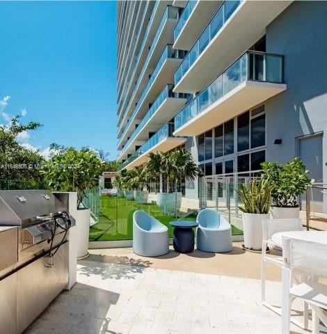 Photo 9 of 33 of 16385 Biscayne Blvd PH7 condo